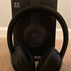 Beats solo 3 wireless headphones